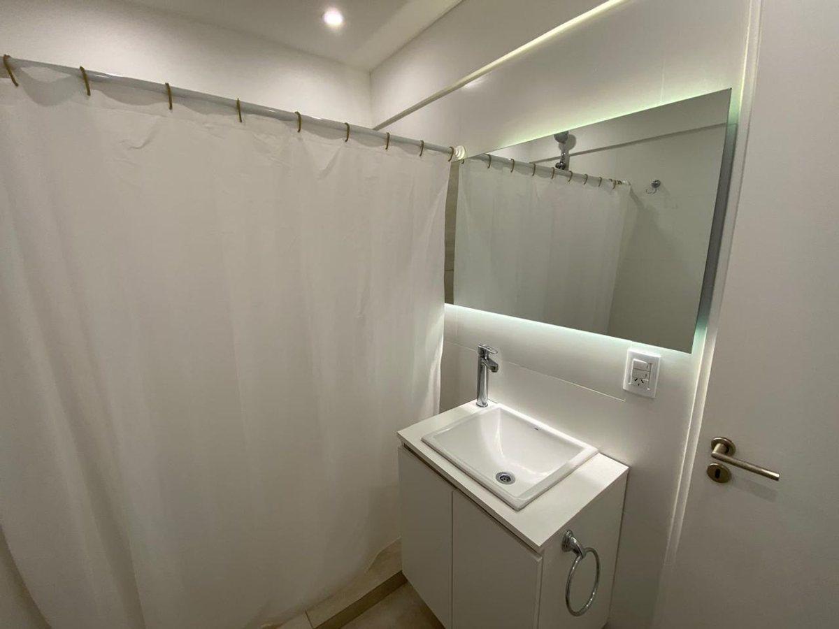 Foto de Venta Depto 2 amb c/balcon Reciclado en Pza Colon, imagen 5