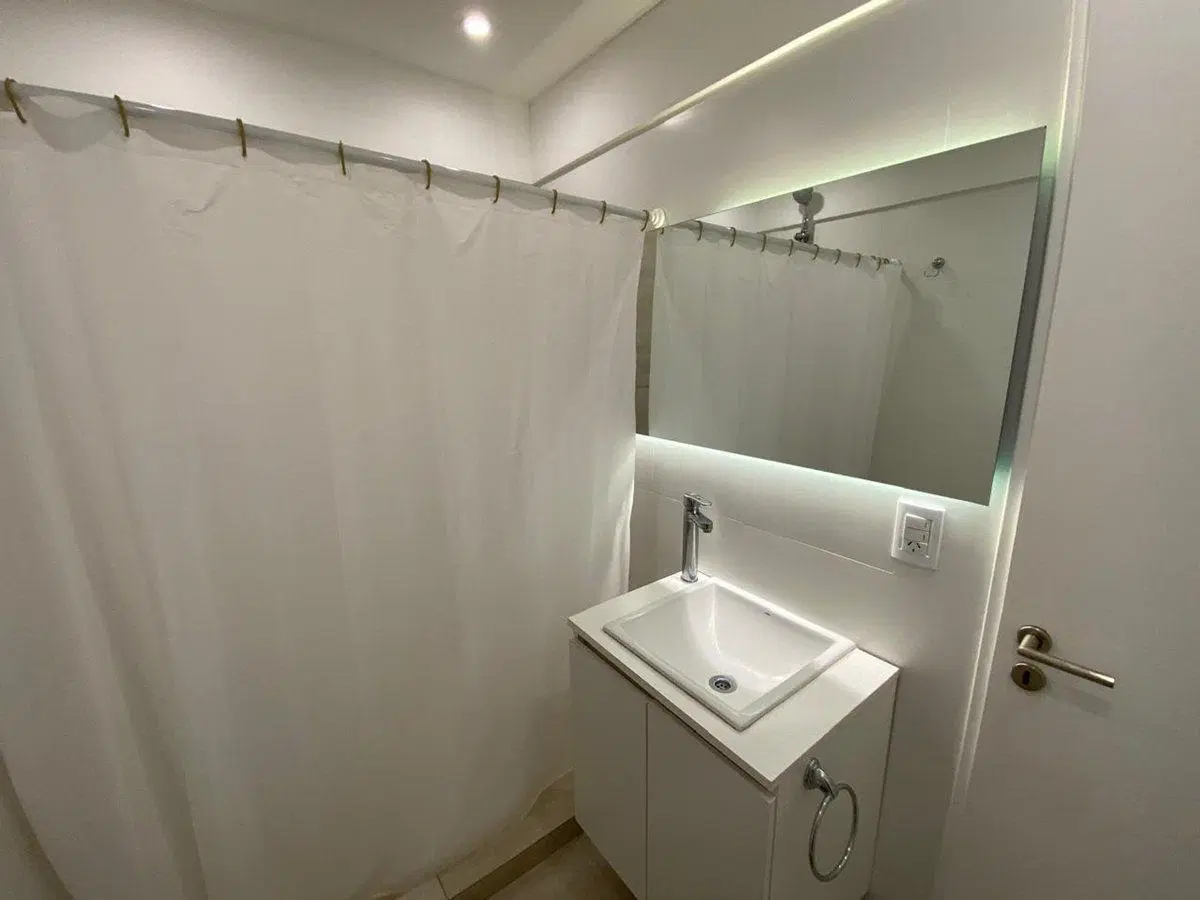 Venta Depto 2 amb c/balcon Reciclado en Pza Colon 5