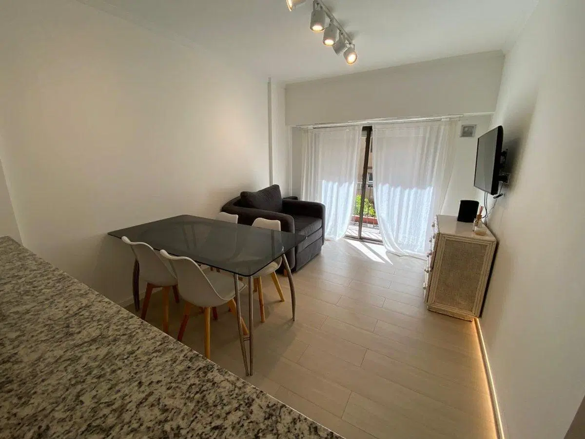 Venta Depto 2 amb c/balcon Reciclado en Pza Colon 3
