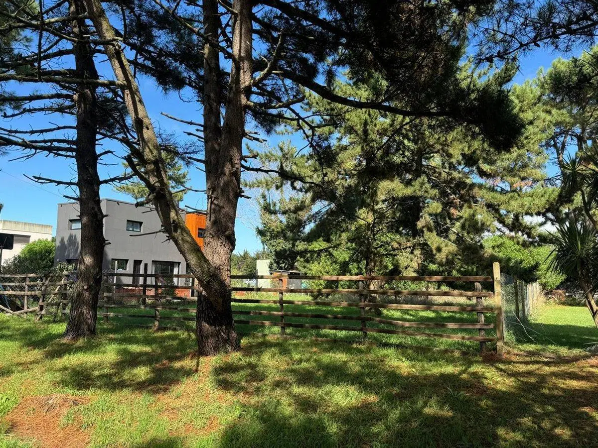LOTE EN VENTA EN LA CALETA OPORTUNIDAD 4