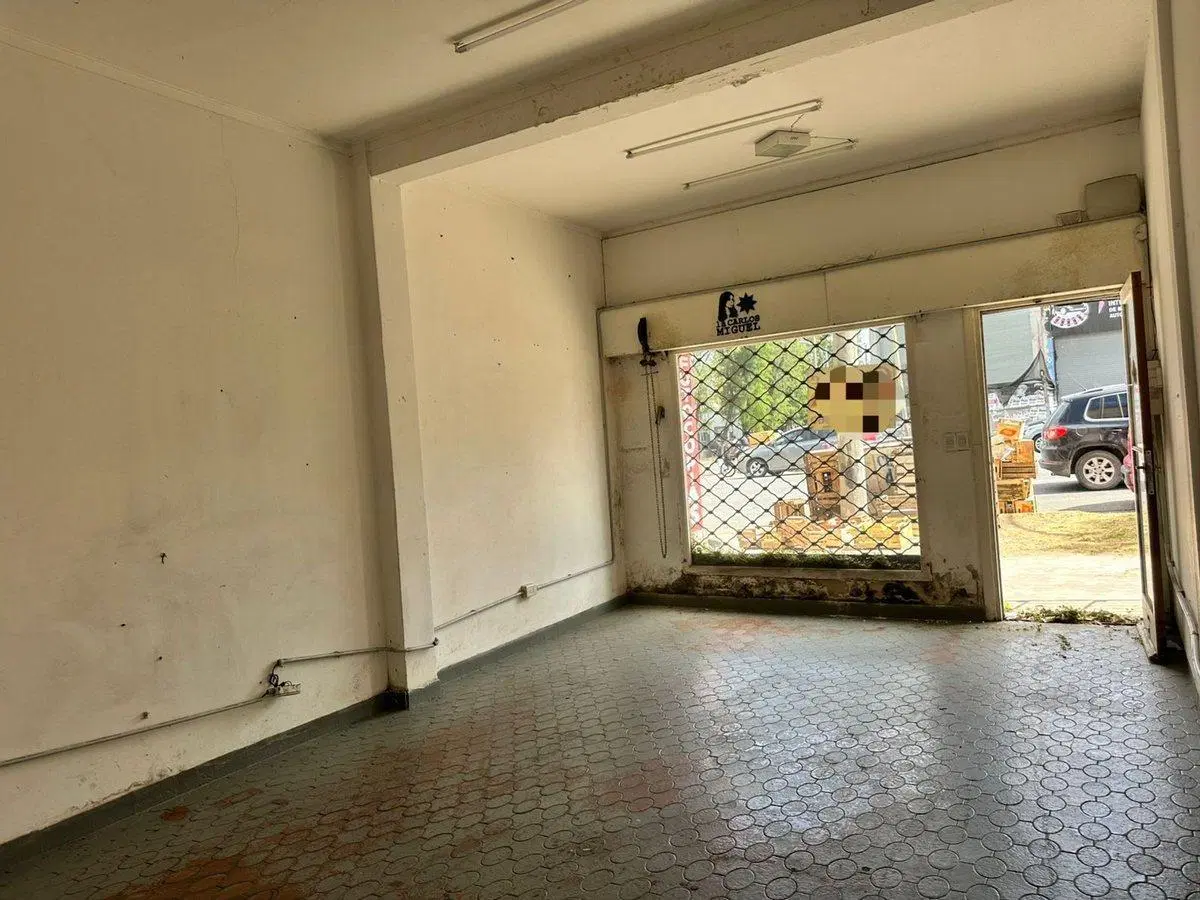 VENTA LOCAL SOBRE AVENIDA COLON  Y GUIDO 4