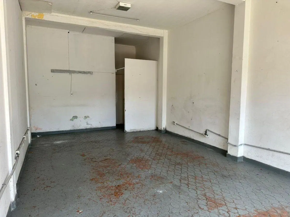 VENTA LOCAL SOBRE AVENIDA COLON  Y GUIDO 8