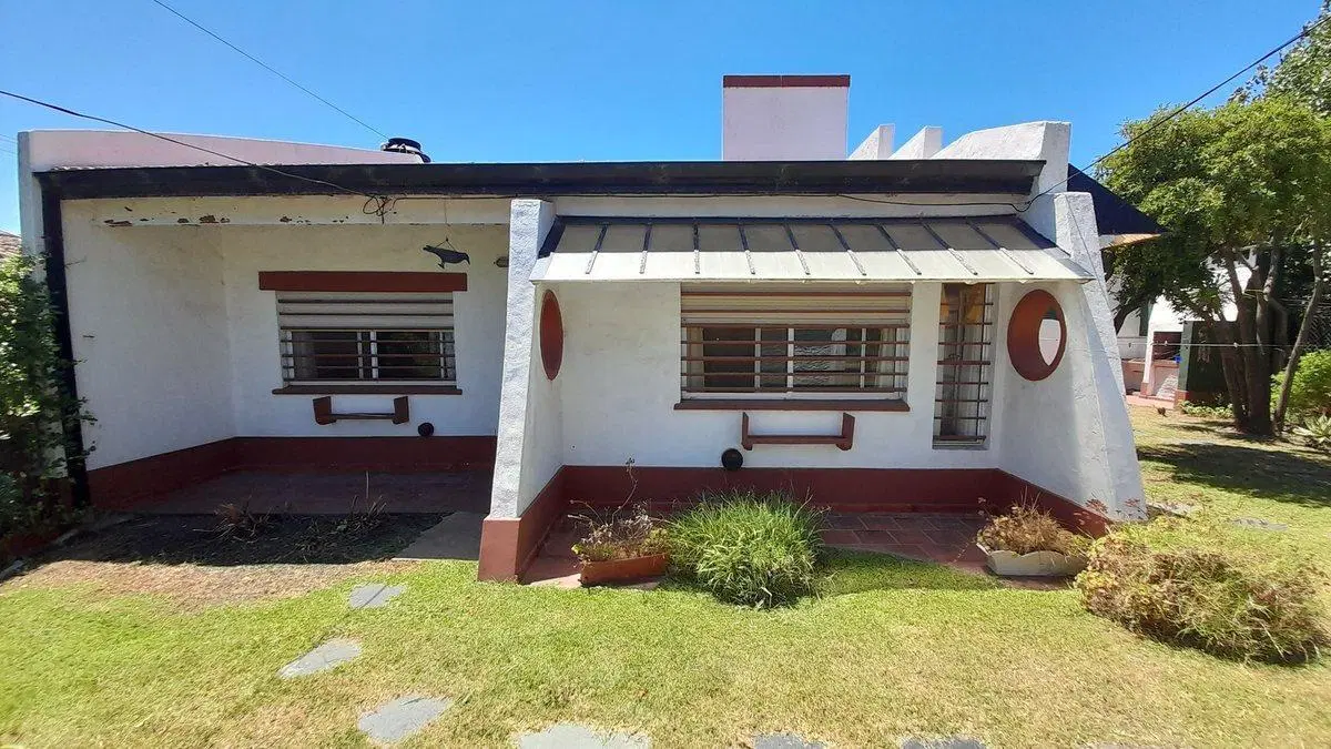 VENTA CASA 4 AMBIENTES CON GRAN PARQUE 2
