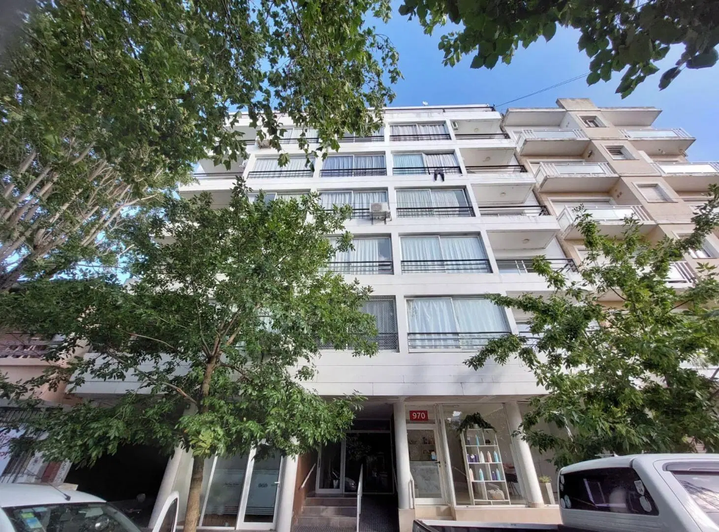Venta monobambiente gran ventanal Miramar 4