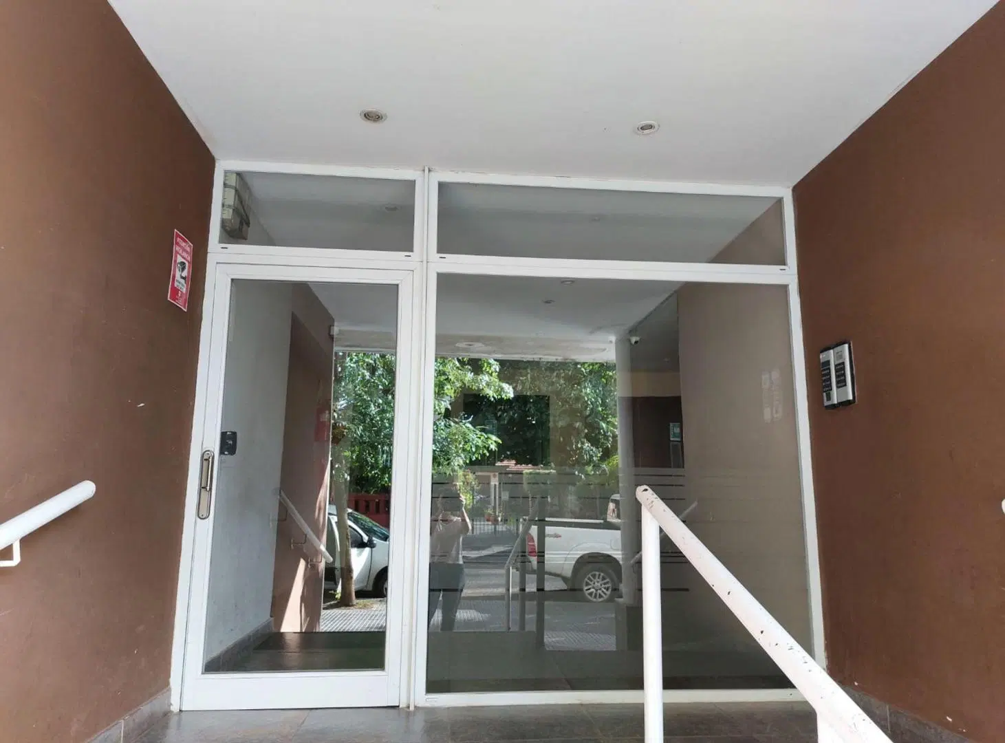 Venta monobambiente gran ventanal Miramar 4