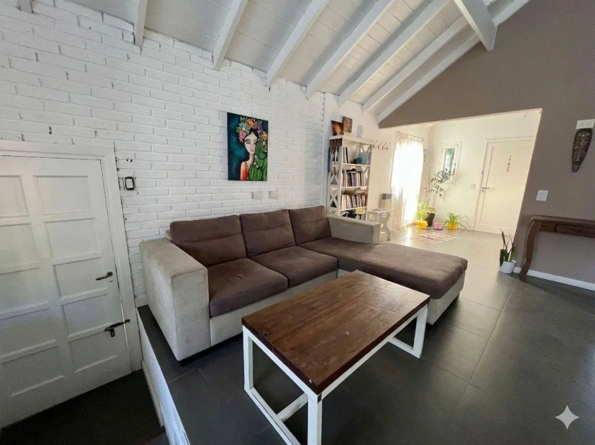 Venta Casa 3amb + Playroom Reciclada Caisamar 2