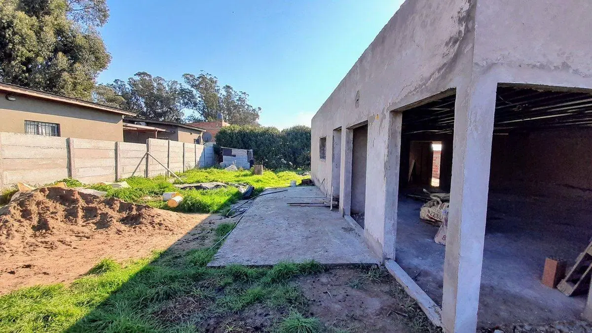 VENTA CASA A TERMINAR 3 AMBIENTES-ACANTILADOS 5