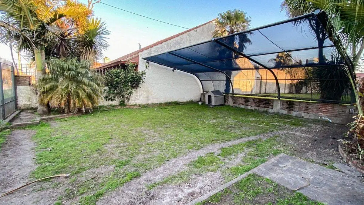 VENTA LOTE 450 M2 CON MEJORAS EN PUNTA MOGOTES 2