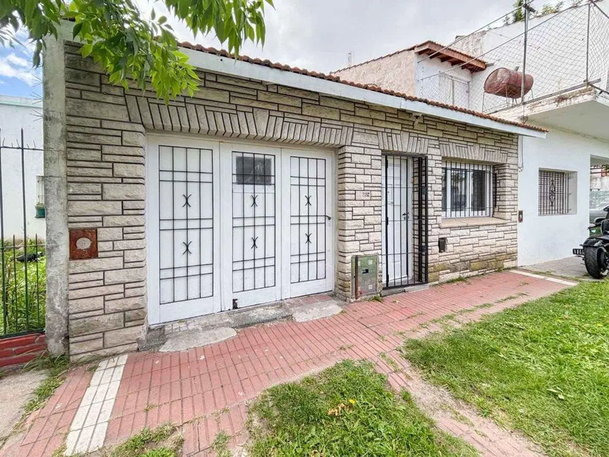 VENTA PH 2 AMBIENTES + COCHERA+PATIO, REFACCIONADO 2