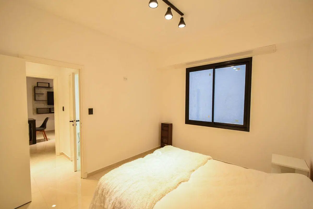 VENTA DEPARTAMENTO 2 AMBIENTES  PLAZA COLON 5