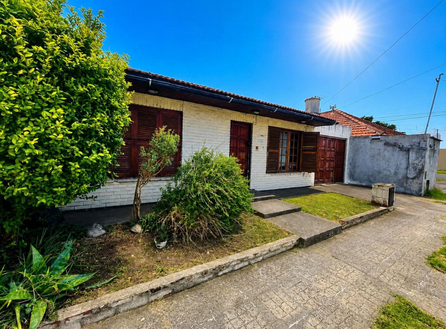 VENTA CASA 3 AMBIENTES A RECICLAR BARRIO F SANCHEZ