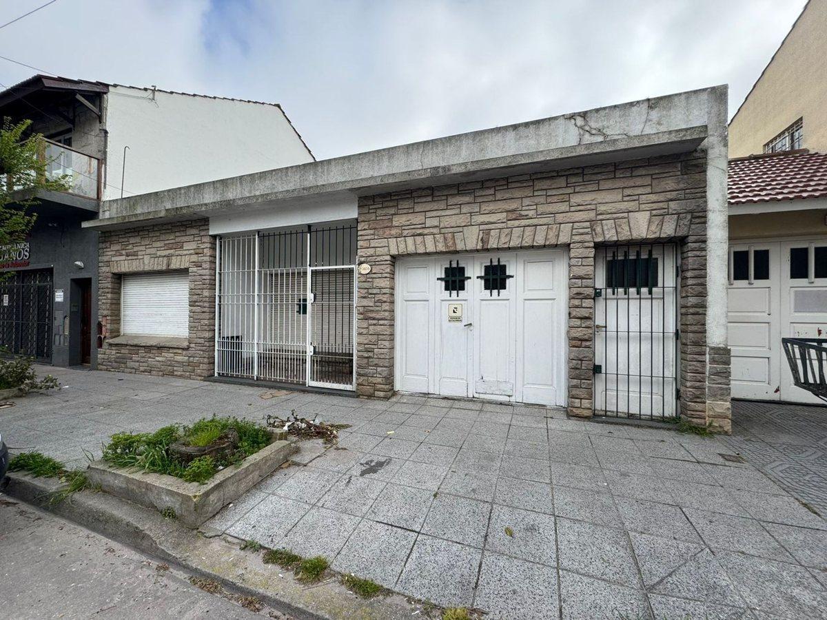 VENTA CASA 4 AMB CON PARQUE A RECICLAR SAN JOSE