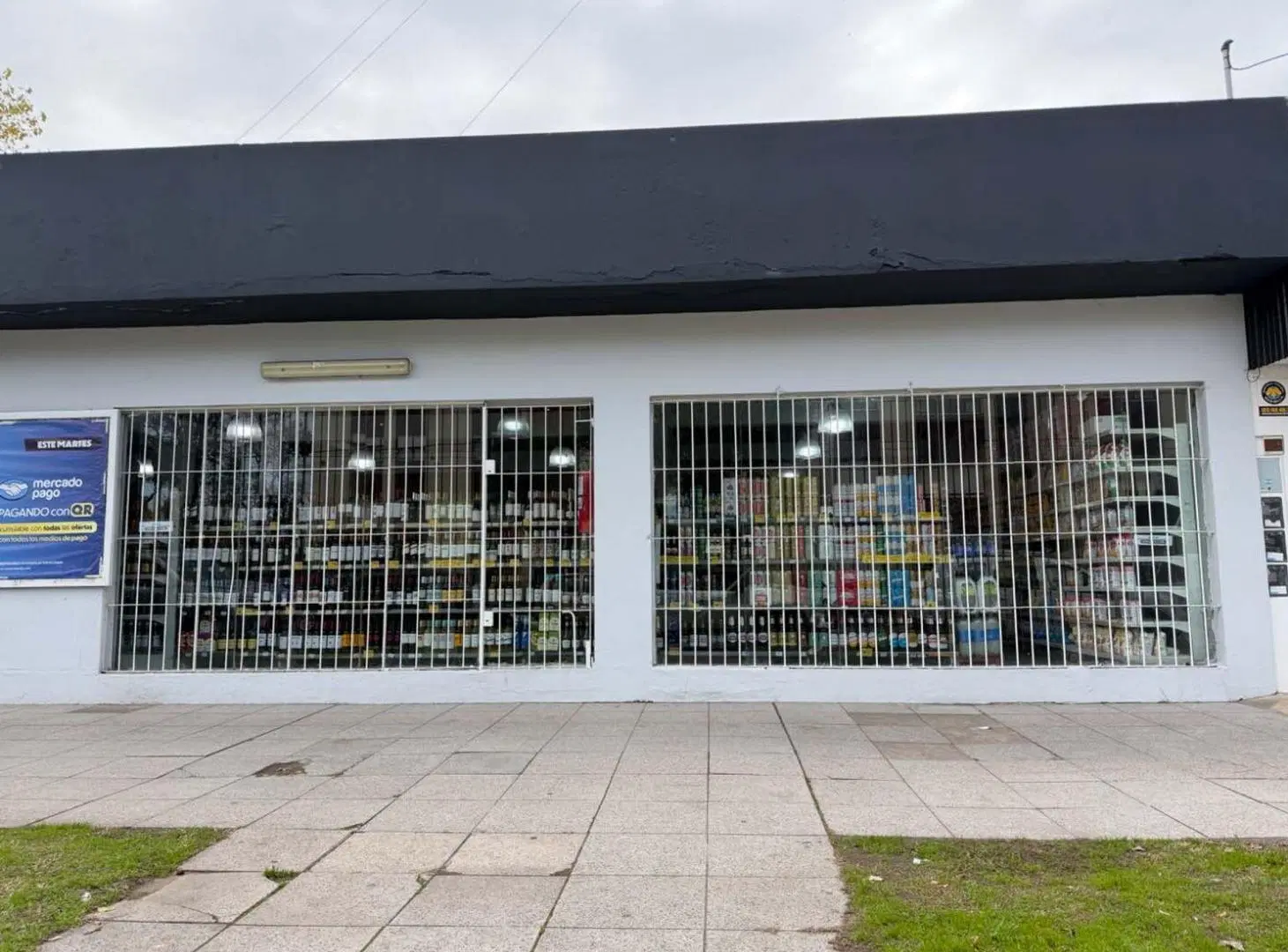 VENTA LOCAL COMERCIAL 201 M2 BARRIO LAS LILAS 2