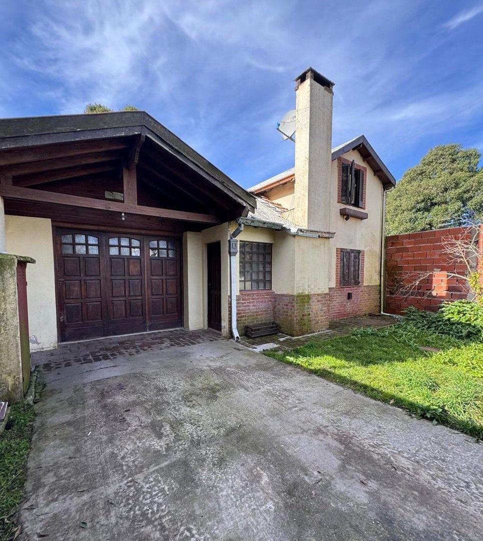 VENTA CASA 4 AMB. CON PARQUE / PARQUE PEÑA