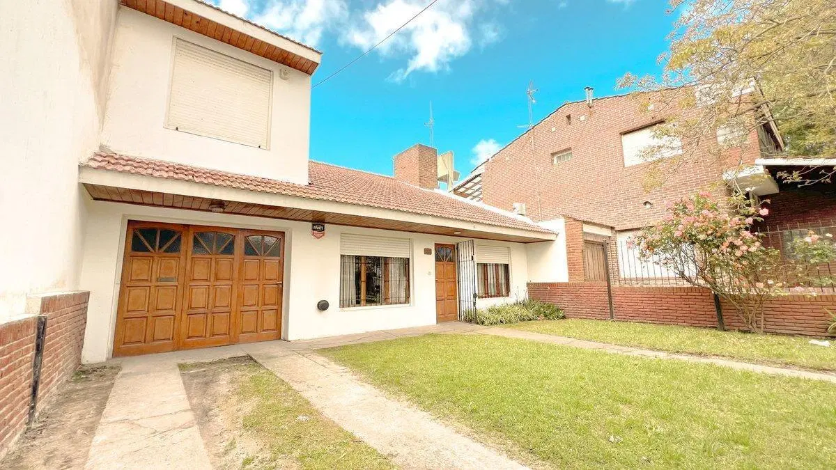 venta casa 4 ambientes + departamento  Los Pinares 2