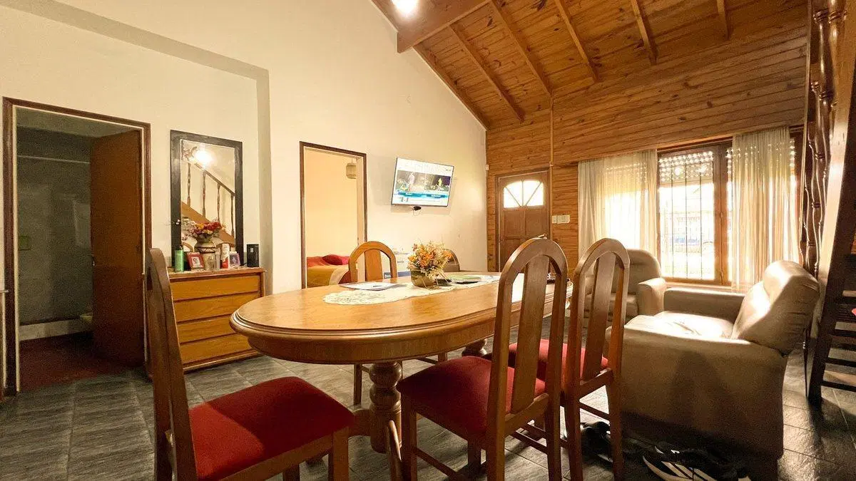 venta casa 4 ambientes + departamento  Los Pinares 5
