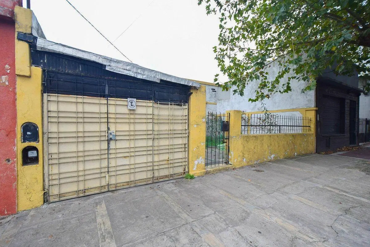 VENTA CASA ANTIGUA A RECICLAR O APTA DESARROLLO 4