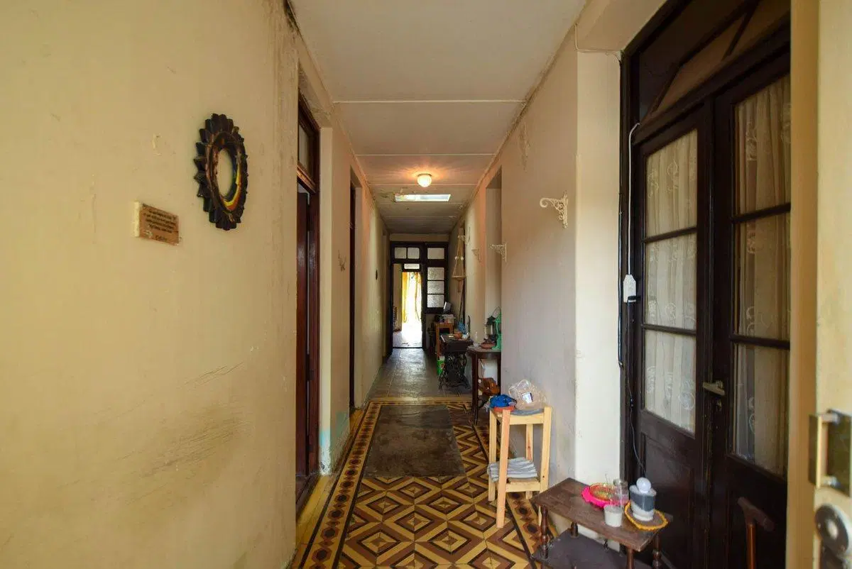 VENTA CASA ANTIGUA A RECICLAR O APTA DESARROLLO 5