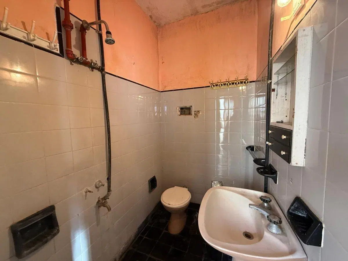 VENTA PH A RECICLAR, 3 AMBIENTES, PATIO, INTERNO 3