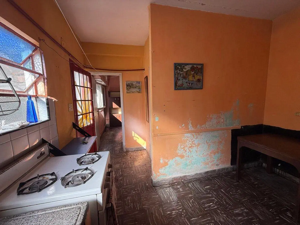 VENTA PH A RECICLAR, 3 AMBIENTES, PATIO, INTERNO 5