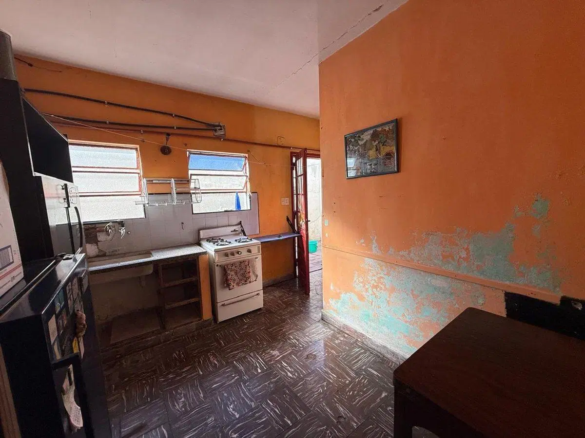 VENTA PH A RECICLAR, 3 AMBIENTES, PATIO, INTERNO 2