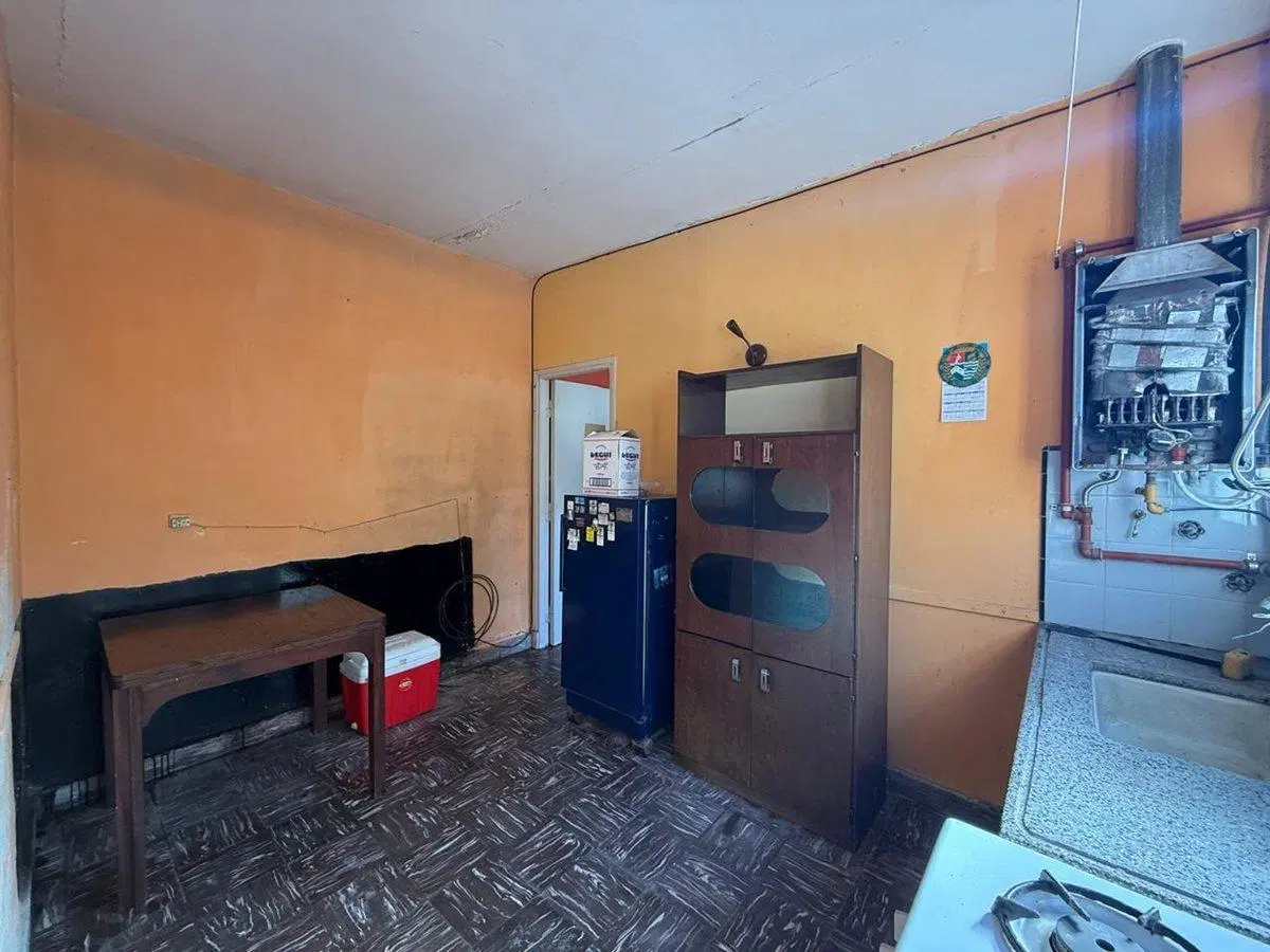 VENTA PH A RECICLAR, 3 AMBIENTES, PATIO, INTERNO 4