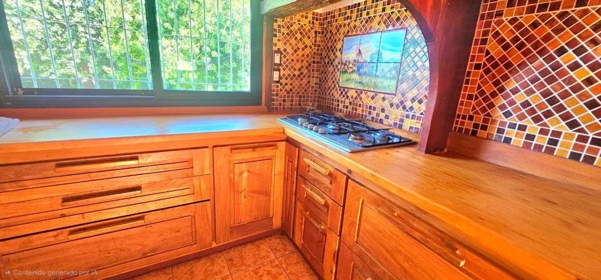 VENTA 6HA, 5 CASAS, 2 PILETAS, BUENA RENTA ANUAL 3