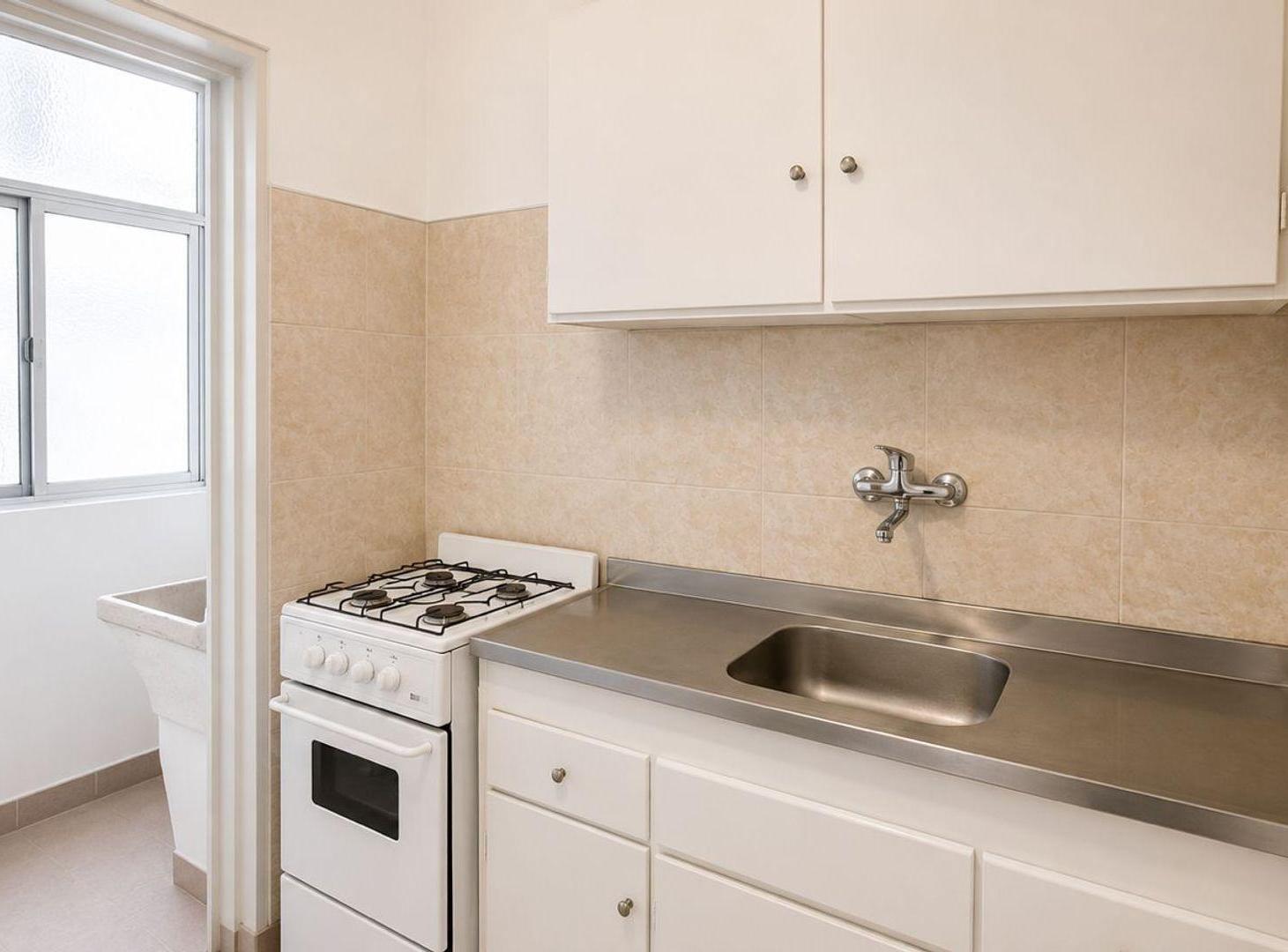 Foto de VENTA DPTO 2 AMB C/DPCIA COCHERA FRENTE ALDREY, imagen 5
