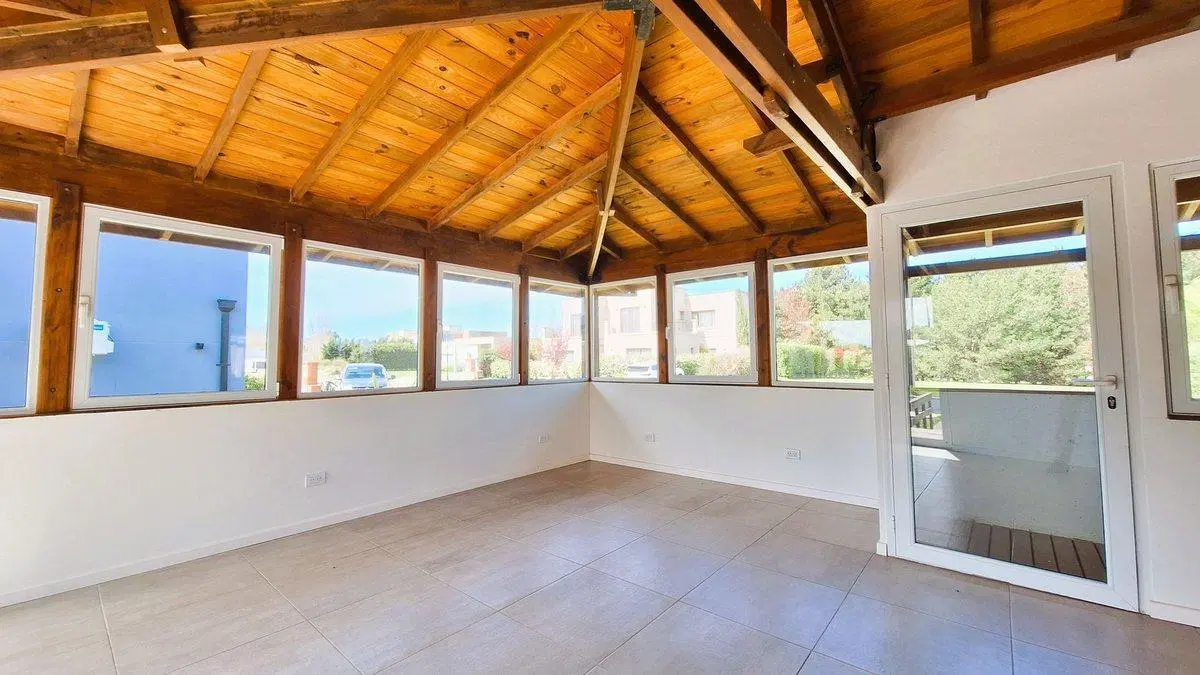 Venta casa 4 ambientes con pileta y parque Rumencó 4