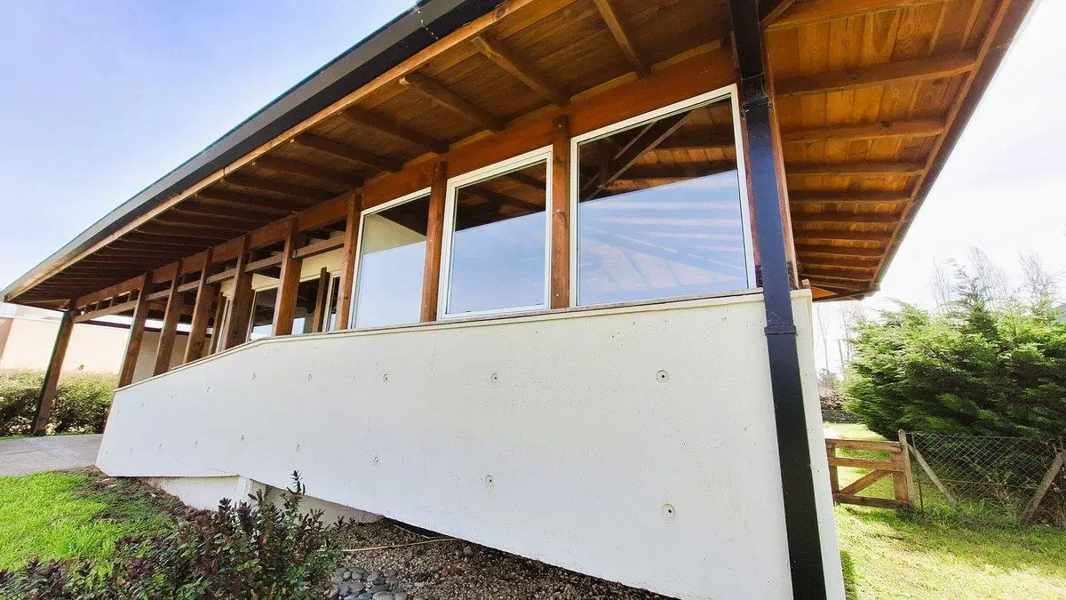 Venta casa 4 ambientes con pileta y parque Rumencó 3