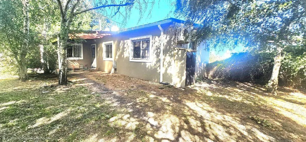 Venta casa 3, cochera y amplio parque ACANTILADOS 3