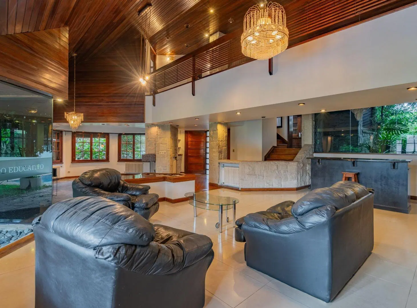 Venta chalet 6 ambientes con pileta San Carlos 4