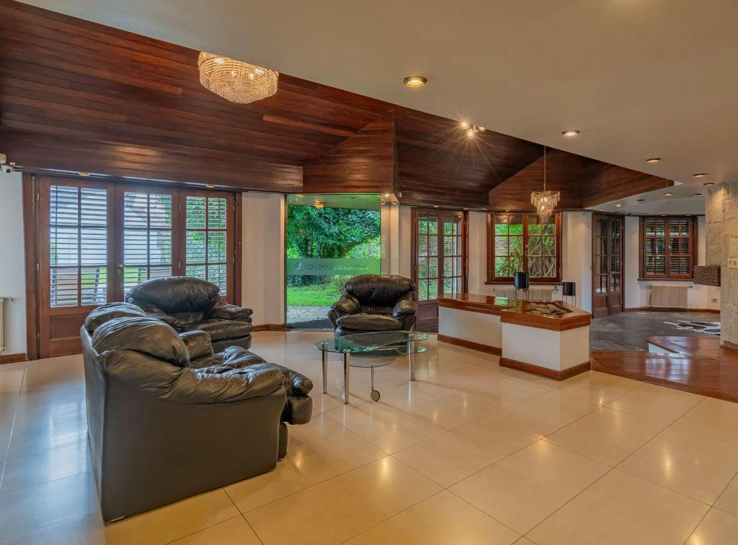 Venta chalet 6 ambientes con pileta San Carlos 2