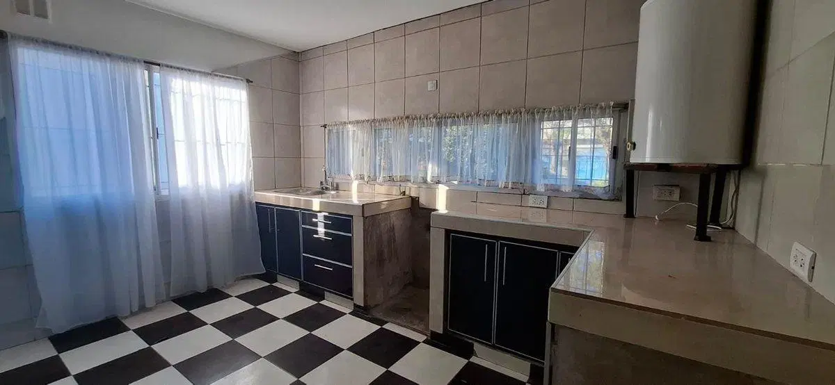 VENTA CASA 3 AMBIENTES QUINCHO PARQUE 2