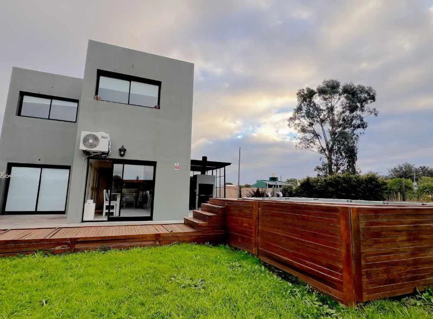 VENTA CASA 5 AMBIENTES + MONOAMB. LOS ACANTILADOS 2