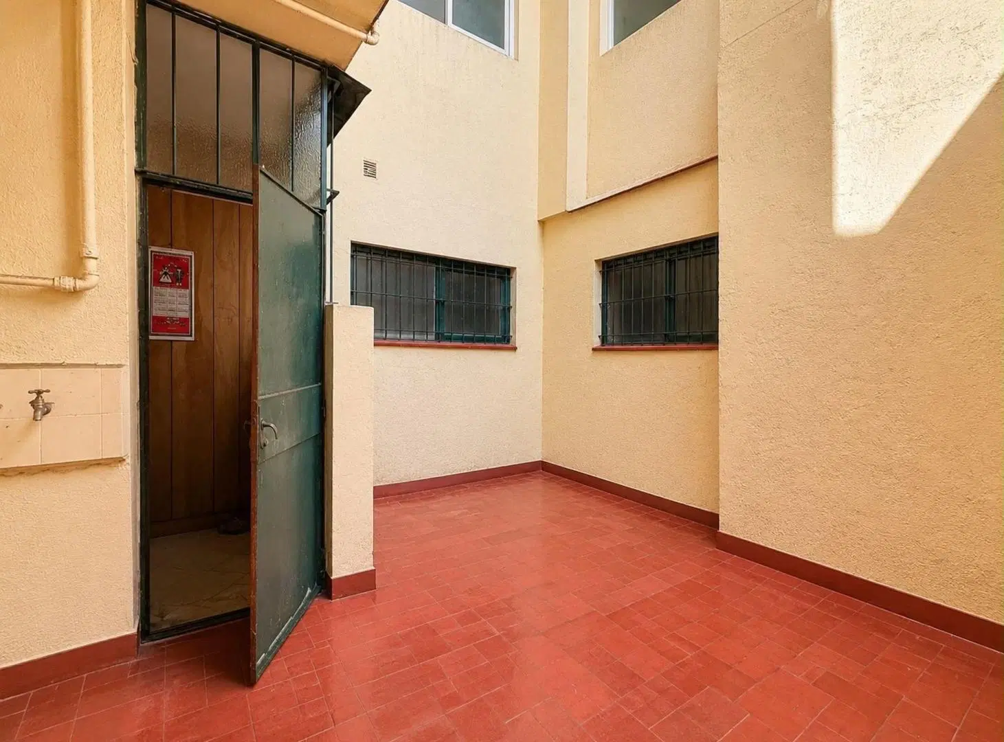 VENTA DEPARTAMENTO 2 AMBIENTES FRENTE PATIO DEPEND 2
