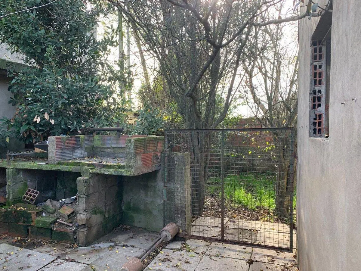 VENTA CASA 3 AMB. A RECICLAR  BARRIO DON EMILIO 5