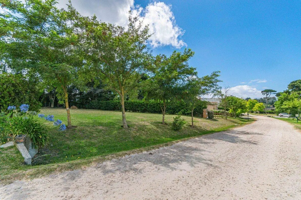 Venta lote en Barrancas de San Benito 3