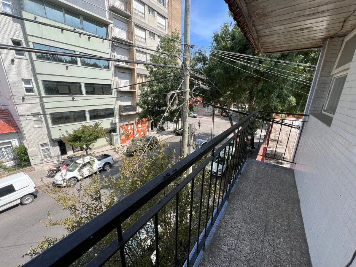 VENTA DEPTO TIPO DUPLEX 3 AMBIENTES LA PERLA 4