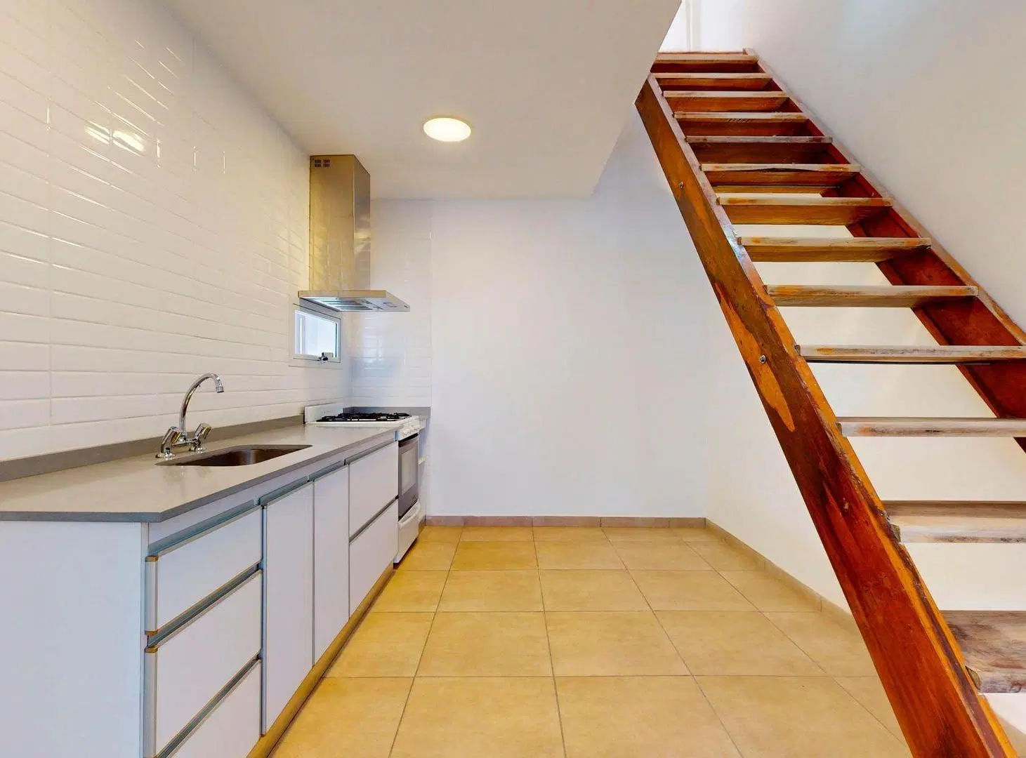 VENTA CASA 4 AMBIENTES RECICLADA CON GALPON/TALLER 3