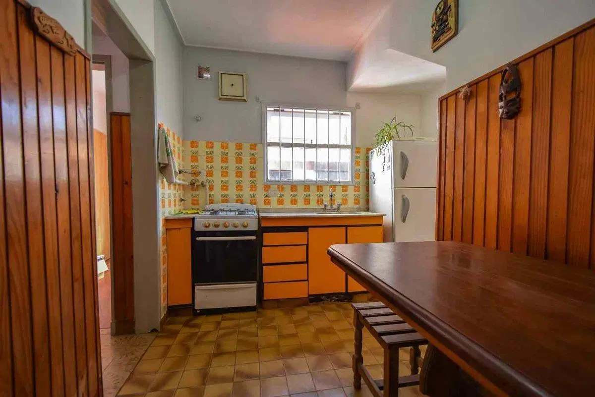 VENTA CASA EN PH– CON COCHERA, PATIO Y PARRILLA. 2