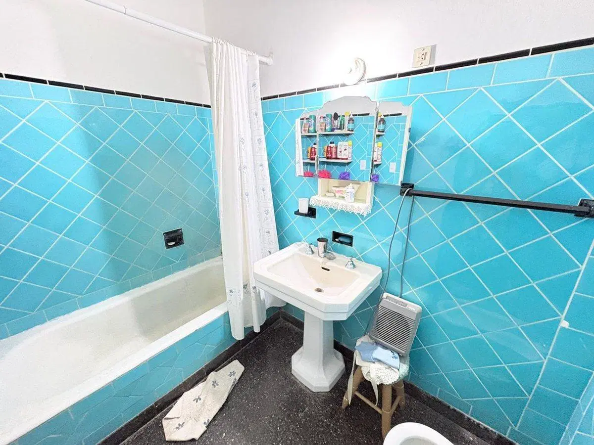 Venta depto 4 ambientes + dependecia Miramar 8