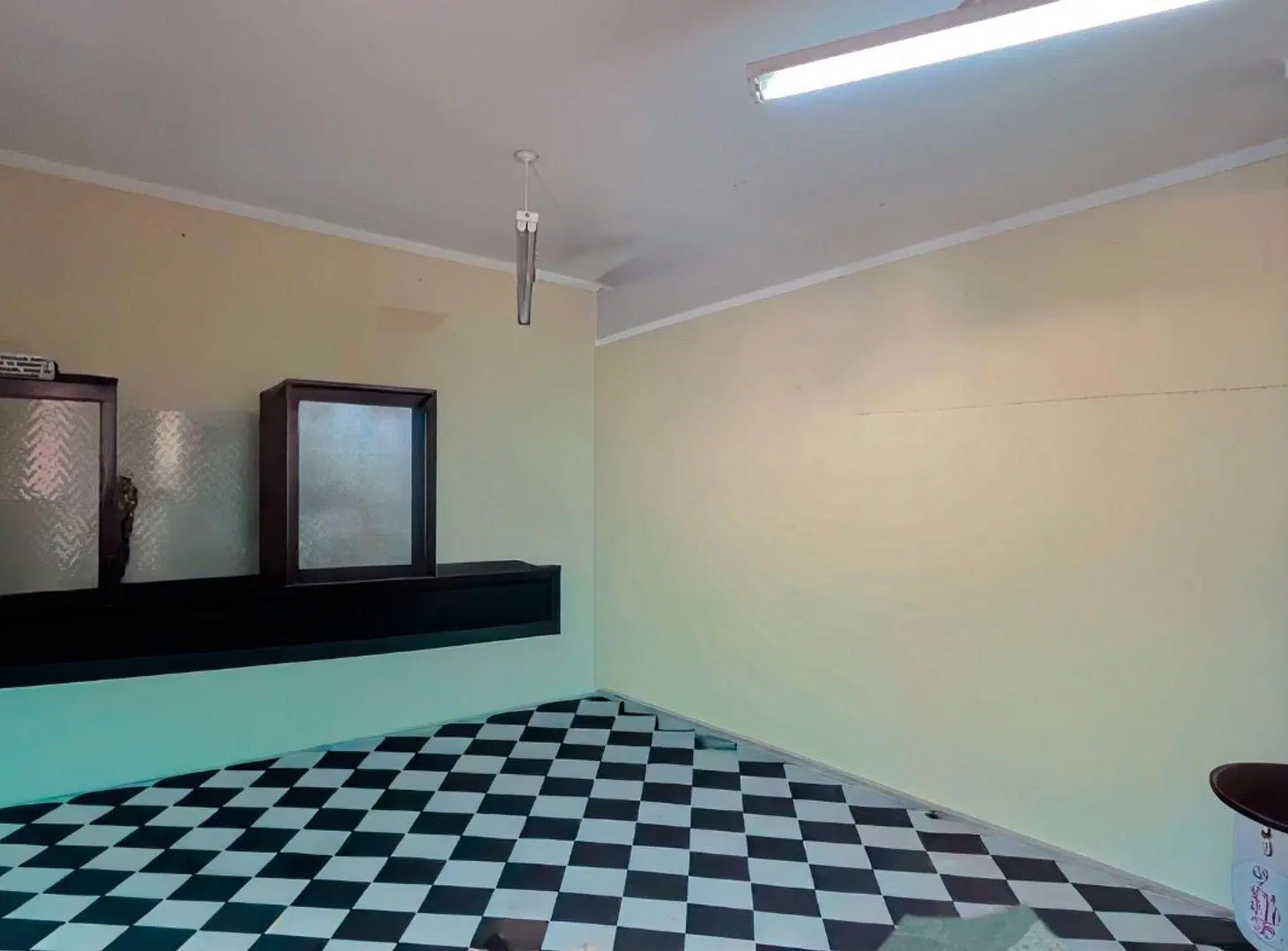 VENTA CASA CON LOCAL Y GARAGE A RECICLAR 8