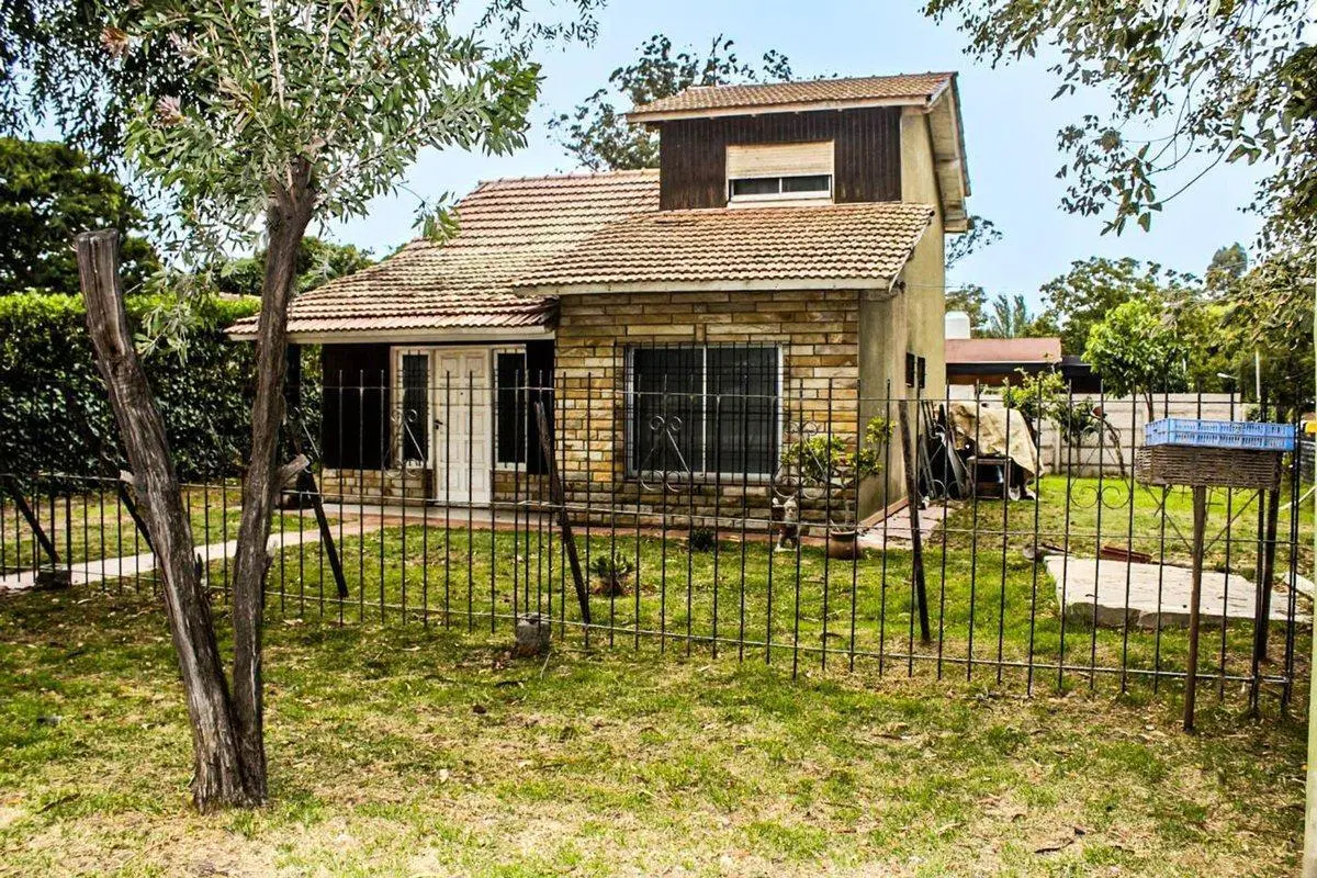Venta casa 4 ambientes en Barrio Jardin 2