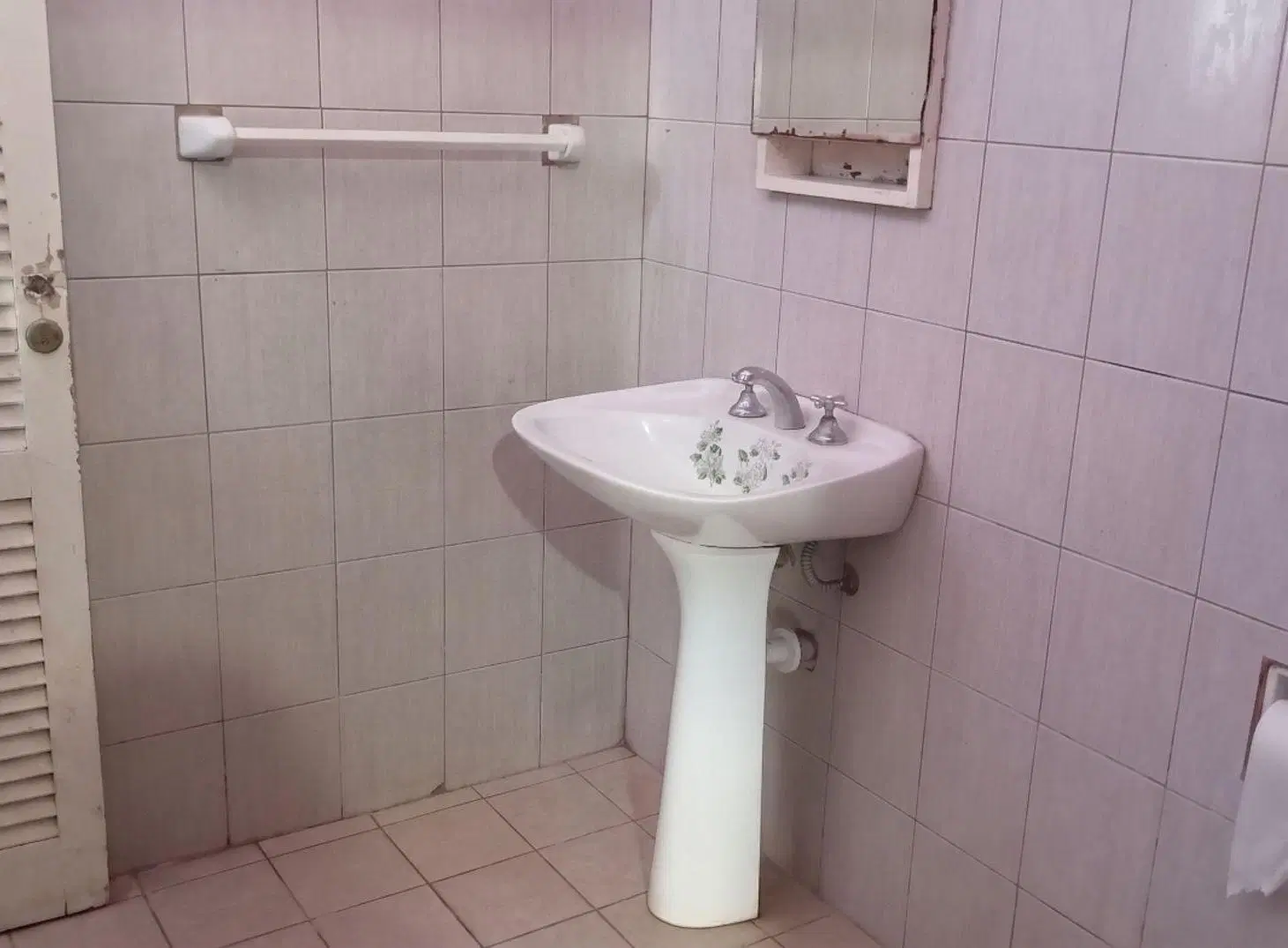 CASA CON PARQUE A REFACCIONAR 3 AMBIENTES. MIRAMAR 8