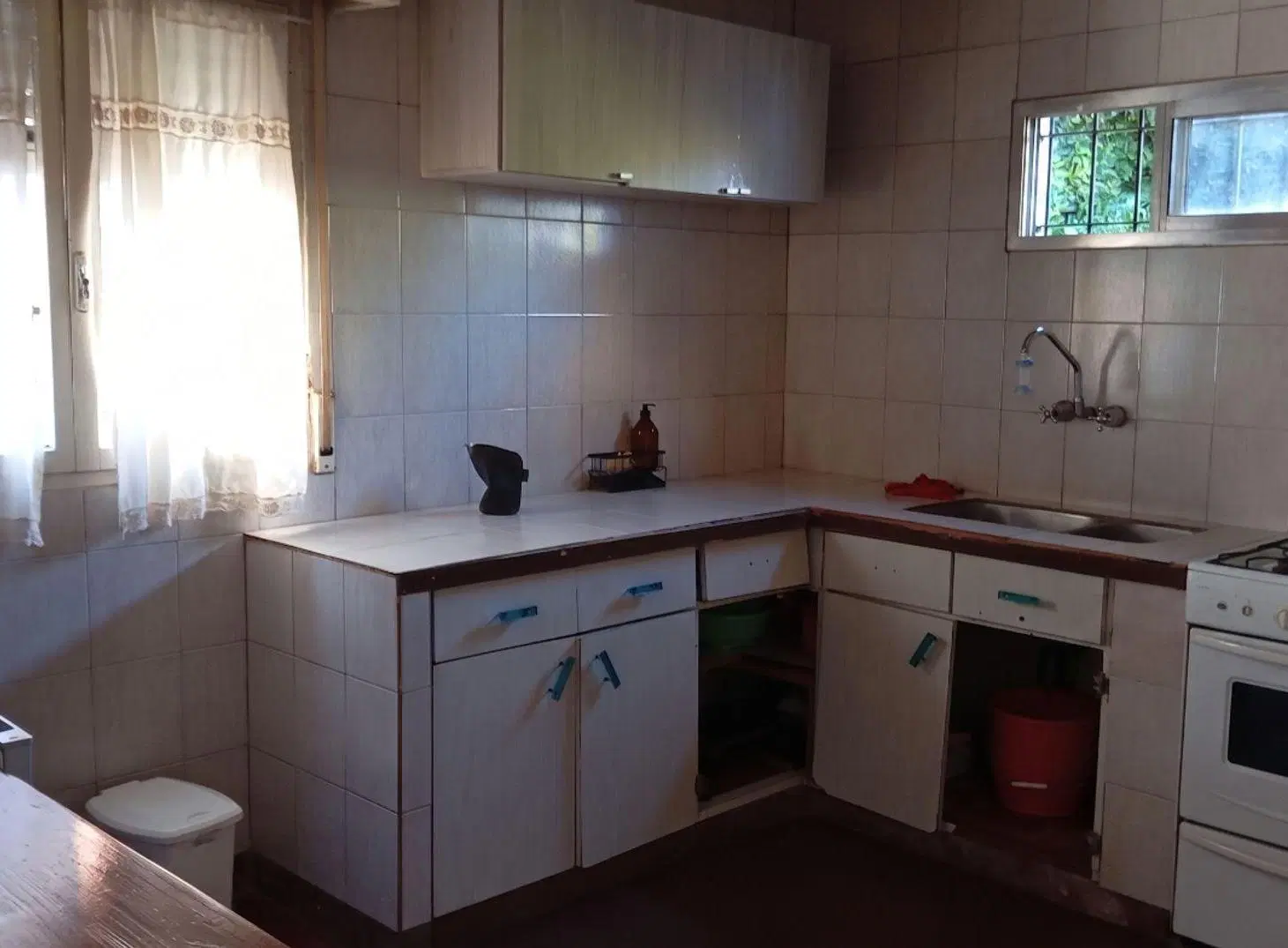 CASA CON PARQUE A REFACCIONAR 3 AMBIENTES. MIRAMAR 2