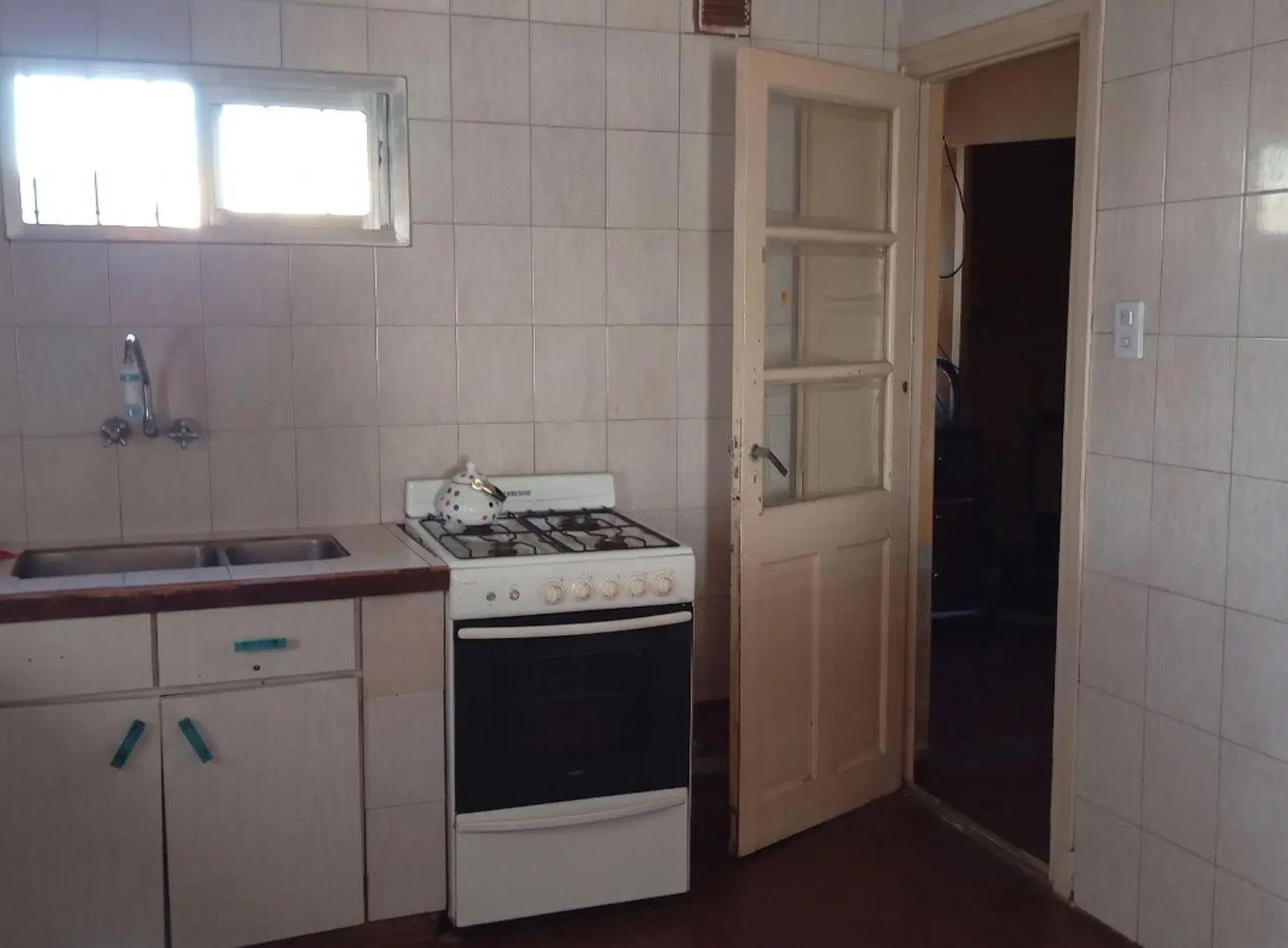CASA CON PARQUE A REFACCIONAR 3 AMBIENTES. MIRAMAR 5