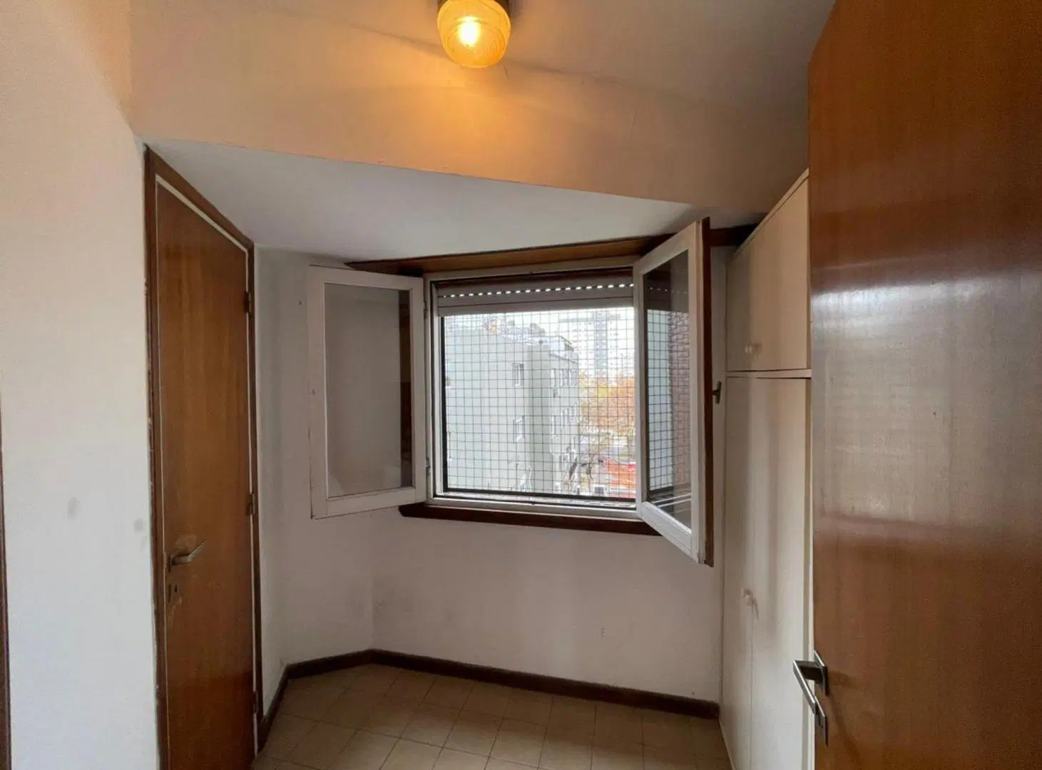 VENTA DEPTO 3 AMBIENTES + DEPENDENCIA  LA PERLA 8