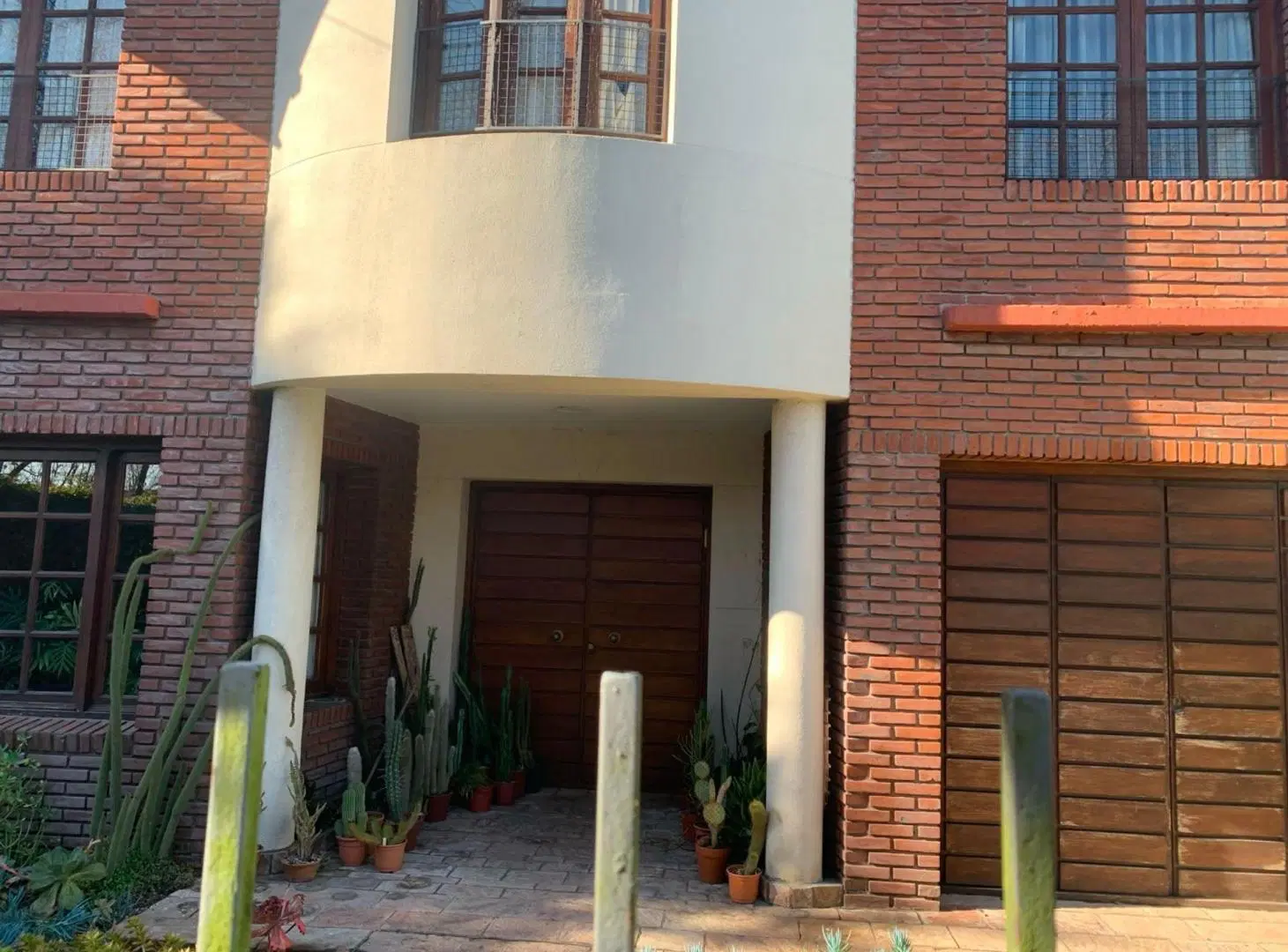 VENTA CASA 5 AMB. CON PARQUE/ LOS TRONCOS 5