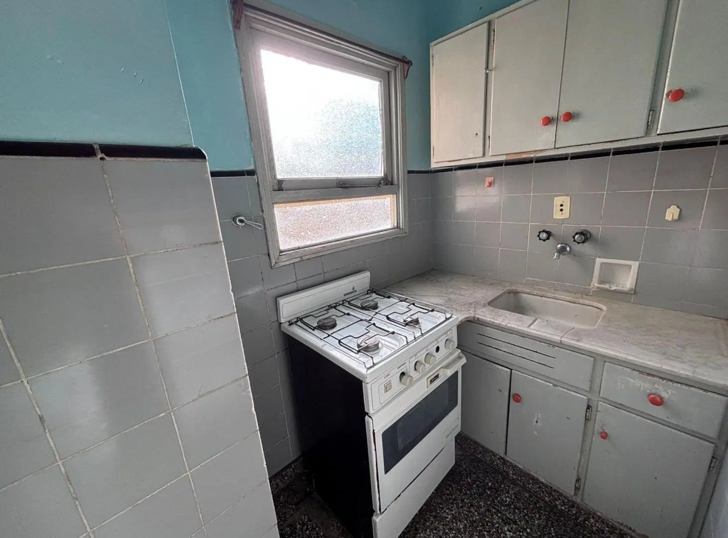OPORTUNIDAD VENTA MONOAMBIENTE DIVIDIDO CENTRO 8